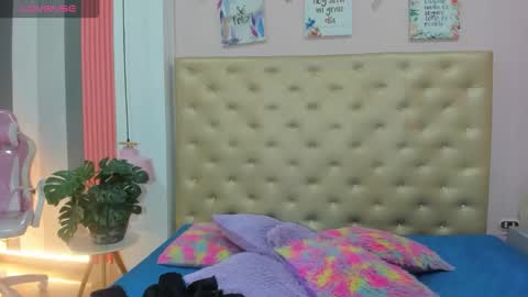 Snapshot of _jade_01 chatting on 10/20/25, 12:27 J A D E online show from 10/20/25, 12:27