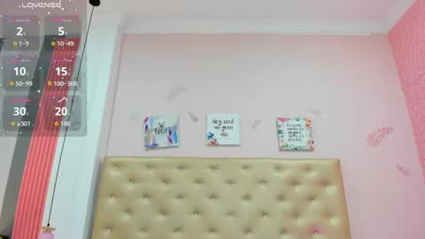 Snapshot of _jade_01 chatting on 10/31/25, 12:06 J A D E online show from 10/31/25, 12:06