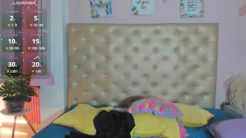 Snapshot of _jade_01 chatting on 11/04/25, 12:15 J A D E online show from 11/04/25, 12:15