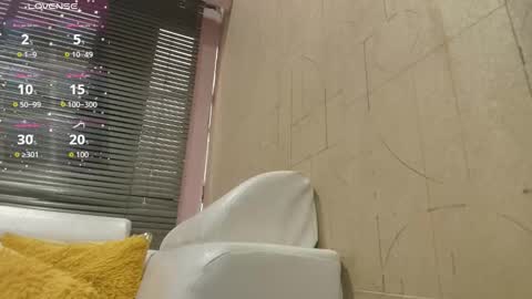 Snapshot of _jade_01 chatting on 11/14/25, 12:04 J A D E online show from 11/14/25, 12:04