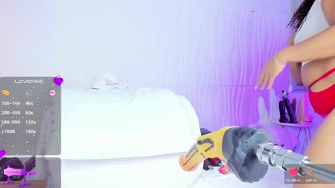 _jasminnee_ online show from 01/12/25, 12:55