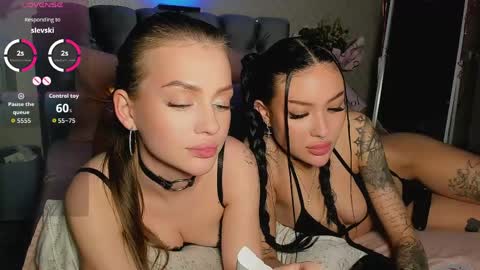 Jess blond and Leila brunette online show from 05/11/26, 04:04