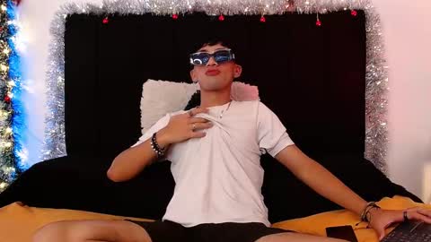 Snapshot of _johan_smith chatting on 12/15/25, 11:14 Johan online show from 12/15/25, 11:14