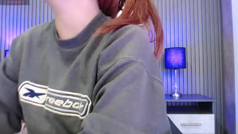 Snapshot of _johana18 chatting on 11/10/25, 02:16 Mia online show from 11/10/25, 02:16