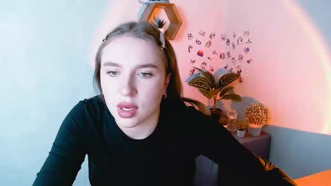 Snapshot of _julianaini_ chatting on 09/18/25, 12:29 Jolia online show from 09/18/25, 12:29