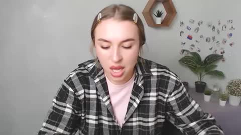 Snapshot of _julianaini_ chatting on 09/26/25, 10:41 Jolia online show from 09/26/25, 10:41