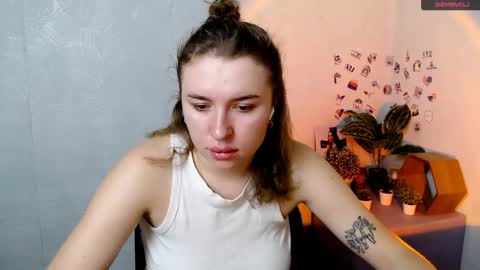 Snapshot of _julianaini_ chatting on 11/24/25, 05:18 Jolia online show from 11/24/25, 05:18