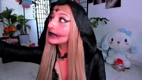 Snapshot of _julyana_ chatting on 11/08/25, 05:34 JULIANA online show from 11/08/25, 05:34