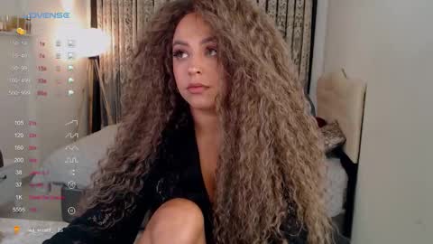 Snapshot of _just_a_queen_3 chatting on 09/15/25, 06:19 _just_a_queen_3 online show from 09/15/25, 06:19