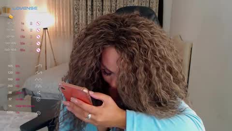 Snapshot of _just_a_queen_3 chatting on 09/26/25, 04:44 _just_a_queen_3 online show from 09/26/25, 04:44