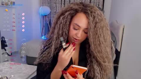 Snapshot of _just_a_queen_3 chatting on 10/12/25, 05:23 _just_a_queen_3 online show from 10/12/25, 05:23