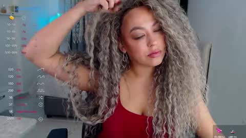 Snapshot of _just_a_queen_3 chatting on 10/16/25, 09:43 _just_a_queen_3 online show from 10/16/25, 09:43