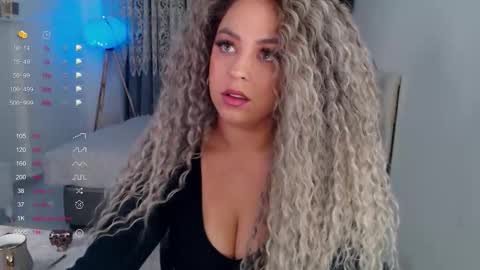 Snapshot of _just_a_queen_3 chatting on 10/17/25, 05:04 _just_a_queen_3 online show from 10/17/25, 05:04