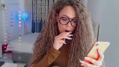 _just_a_queen_3 online show from 11/18/25, 11:47