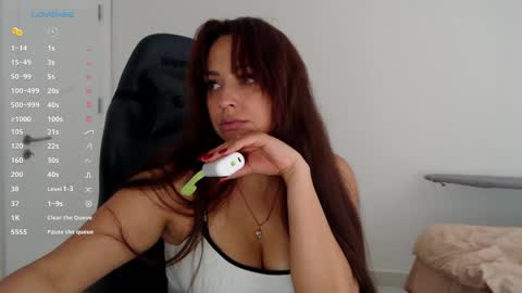 _just_a_queen_3 online show from 05/01/26, 06:01