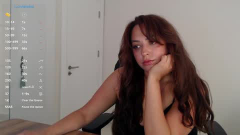 _just_a_queen_3 online show from 05/17/26, 10:44