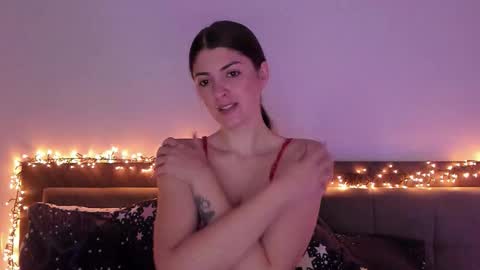 Snapshot of _just_a_simple_girl chatting on 11/22/25, 11:31 _just_a_simple_girl online show from 11/22/25, 11:31