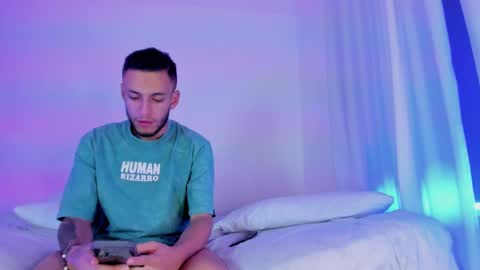 Snapshot of _kevin_xxx chatting on 09/16/25, 04:35 online show from 09/16/25, 04:35