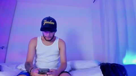 Snapshot of _kevin_xxx chatting on 09/21/25, 05:42 online show from 09/21/25, 05:42