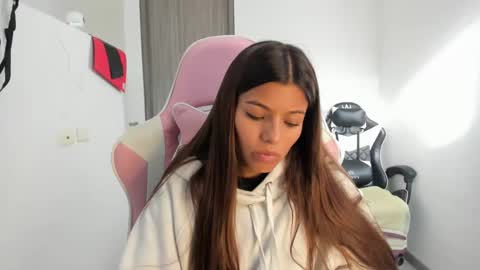 Snapshot of _khloe_sweet chatting on 11/04/25, 08:52 khloe sweet online show from 11/04/25, 08:52