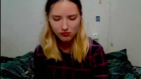 _kikiclark_ online show from 10/05/25, 09:13