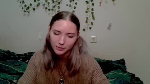 _kikiclark_ online show from 10/24/25, 09:11