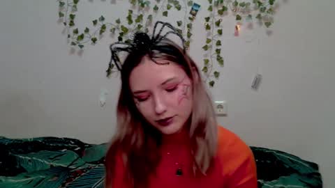 _kikiclark_ online show from 10/31/25, 07:26