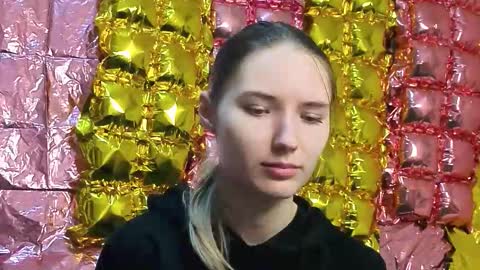 _kikiclark_ online show from 03/19/26, 04:33