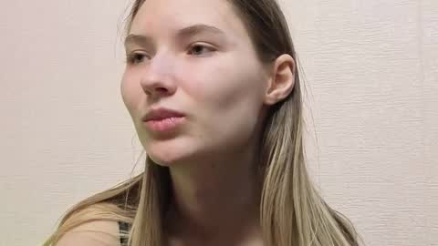_kikiclark_ online show from 06/07/26, 09:07