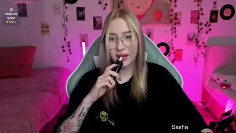 Snapshot of _kitekat_ chatting on 10/29/25, 07:43 _kitekat_ online show from 10/29/25, 07:43