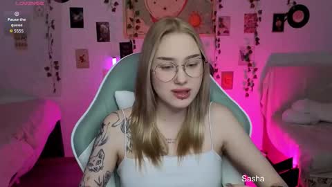 Snapshot of _kitekat_ chatting on 11/06/25, 07:53 _kitekat_ online show from 11/06/25, 07:53