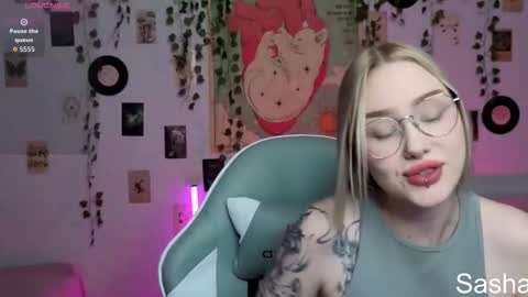 Snapshot of _kitekat_ chatting on 11/14/25, 12:26 _kitekat_ online show from 11/14/25, 12:26