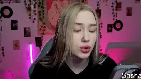 Snapshot of _kitekat_ chatting on 11/20/25, 10:04 _kitekat_ online show from 11/20/25, 10:04