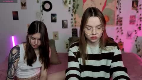 Snapshot of _kitekat_ chatting on 11/28/25, 11:02 _kitekat_ online show from 11/28/25, 11:02