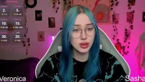 Snapshot of _kitekat_ chatting on 12/17/25, 08:15 _kitekat_ online show from 12/17/25, 08:15