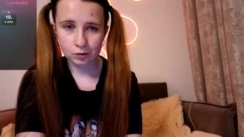 _kylle_ online show from 11/17/25, 07:41