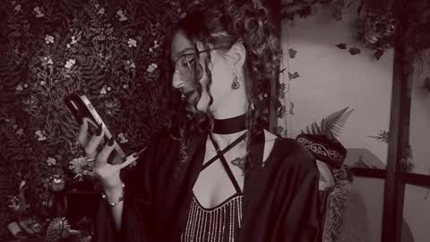 Snapshot of _lady_luna_ chatting on 12/28/24, 12:04 Lady Luna online show from 12/28/24, 12:04