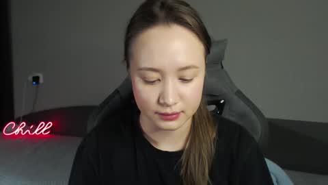 _lalune_ online show from 11/28/25, 07:27