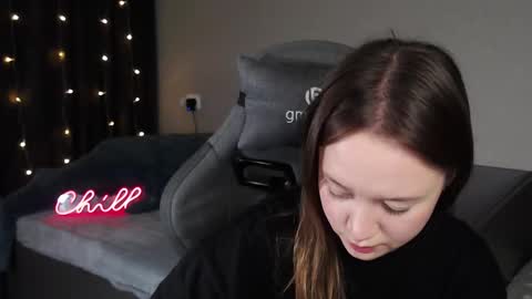 _lalune_ online show from 12/14/25, 11:59