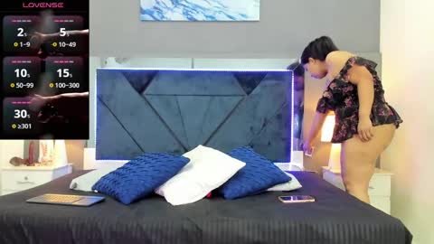 Snapshot of _lauralove_69 chatting on 09/24/25, 08:45 Lauralove online show from 09/24/25, 08:45