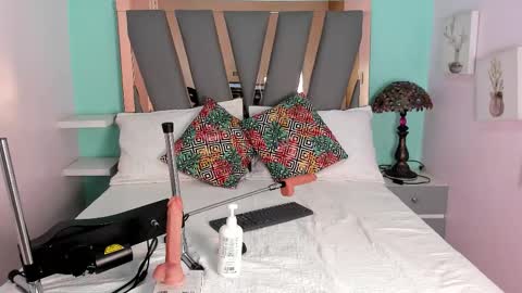 Snapshot of _lemmon_ chatting on 10/27/25, 02:32  L E M M O N  online show from 10/27/25, 02:32