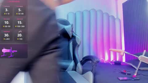 Snapshot of _leohot_ chatting on 10/30/25, 04:03 _leohot_ online show from 10/30/25, 04:03