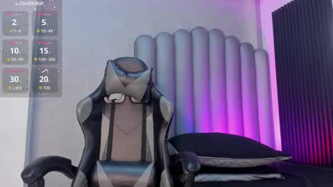 Snapshot of _leohot_ chatting on 11/01/25, 03:52 _leohot_ online show from 11/01/25, 03:52