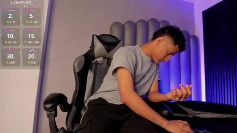 Snapshot of _leohot_ chatting on 11/05/25, 03:39 _leohot_ online show from 11/05/25, 03:39