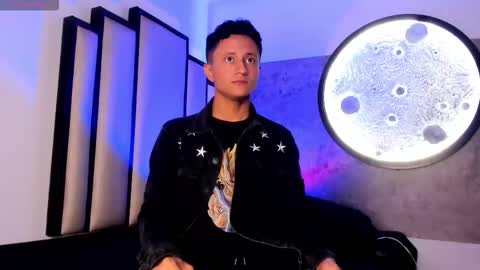 Snapshot of _leohot_ chatting on 11/07/25, 12:05 _leohot_ online show from 11/07/25, 12:05