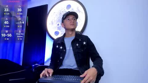 Snapshot of _leohot_ chatting on 11/18/25, 03:34 _leohot_ online show from 11/18/25, 03:34