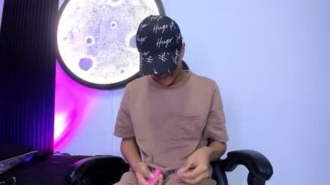 Snapshot of _leohot_ chatting on 11/19/25, 03:28 _leohot_ online show from 11/19/25, 03:28