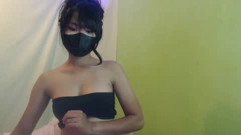 _lilies_gigi_ online show from 03/12/25, 10:17