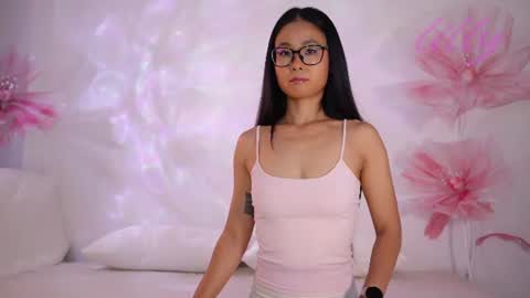 _lillilly_ online show from 08/05/26, 05:43