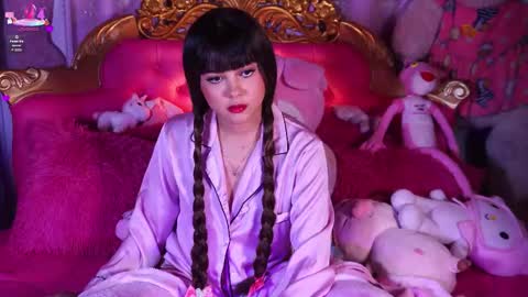 Snapshot of _little_glrl_ chatting on 11/19/25, 10:26 _little_glrl_ online show from 11/19/25, 10:26